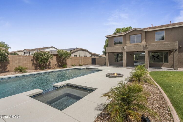 / 5 Car Garage for Your Enjoyment with thi...