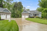 4 Car Garage House, Boat Ramp, Workshop and More on Lake Norman 