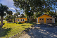 Fort Myers House By the River with Big Garage and a lot of Outside Parking 