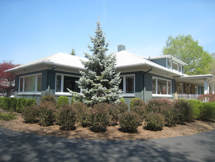 / Houses with Big Garages for Sale