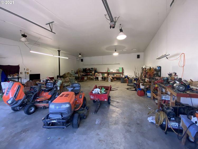 / 20 Car Garage House in Keizer, Oregon is...