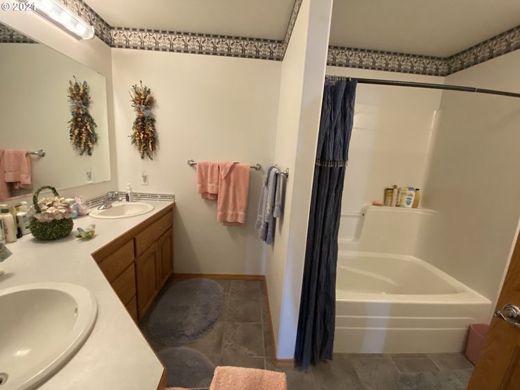 / 20 Car Garage House in Keizer, Oregon is...