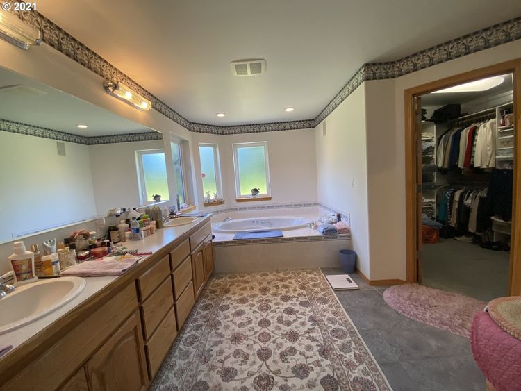 / 20 Car Garage House in Keizer, Oregon is...