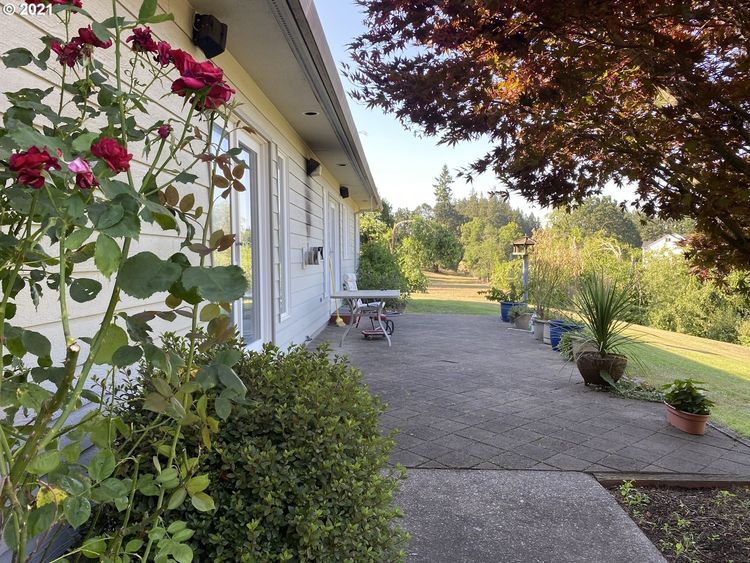 / 20 Car Garage House in Keizer, Oregon is...