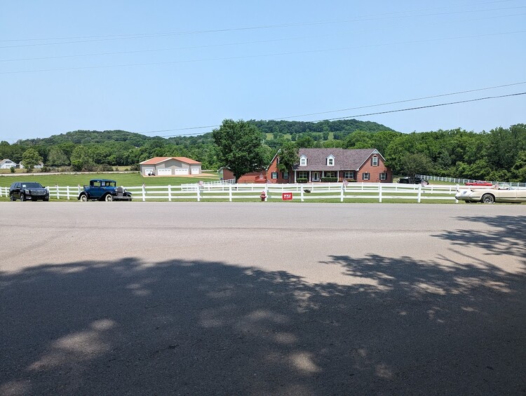 / Franklin, TN Mini Farm6300sf Home w/g...